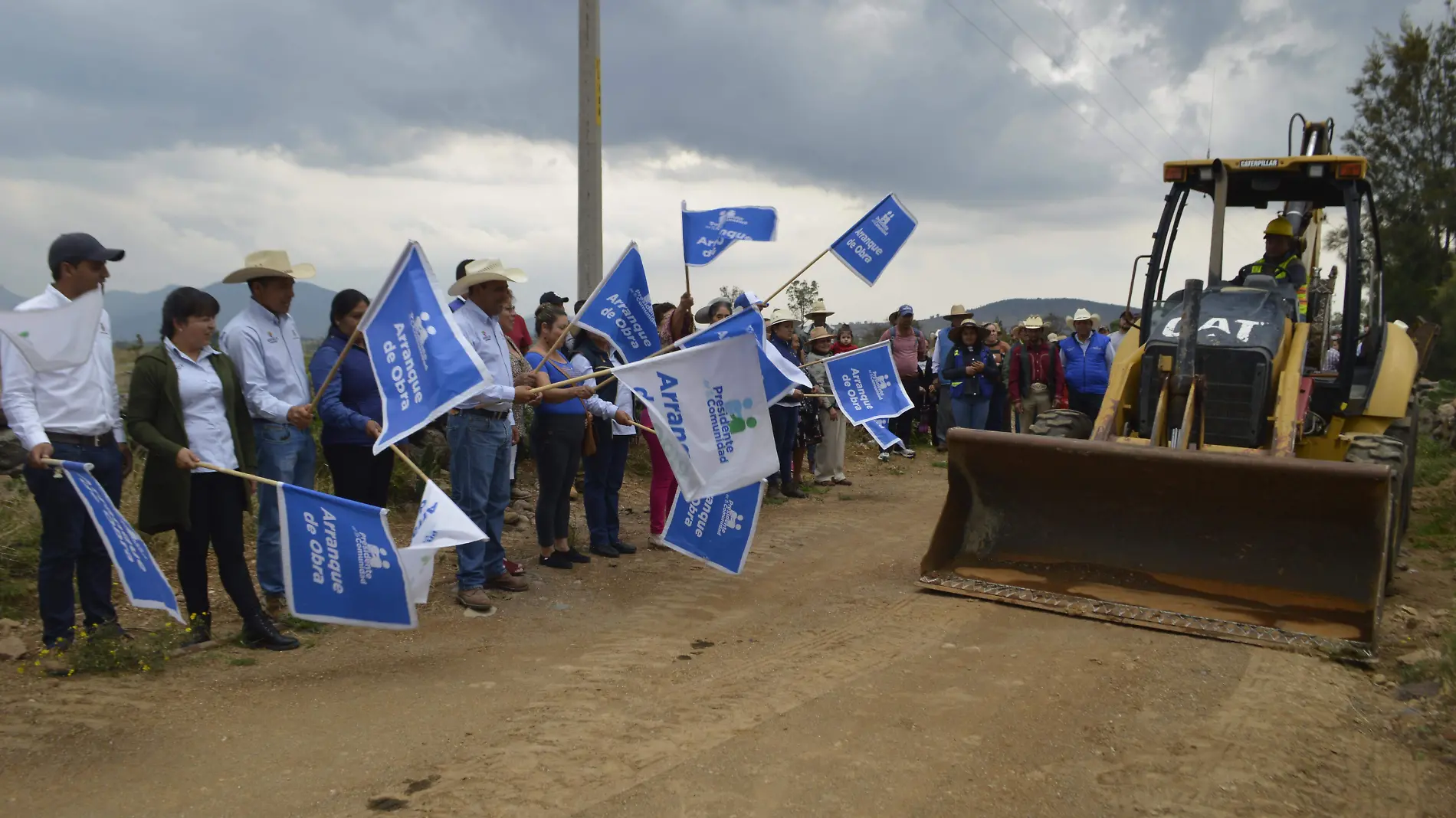 Dieron banderazo de arranque de maquinaria en las comunidades.  Foto Cortesía.